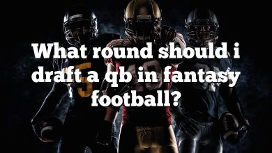 What round should i draft a qb in fantasy football?