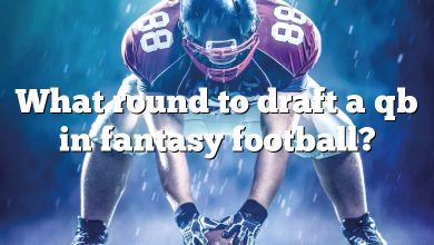 What round to draft a qb in fantasy football?