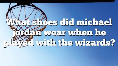 What shoes did michael jordan wear when he played with the wizards?