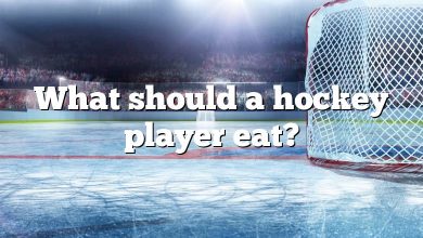 What should a hockey player eat?