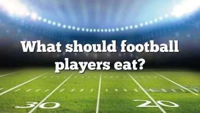 What should football players eat?