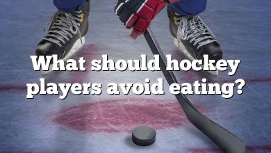 What should hockey players avoid eating?