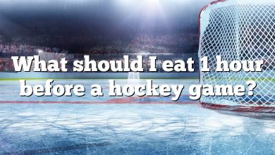 What should I eat 1 hour before a hockey game?