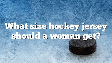 What size hockey jersey should a woman get?