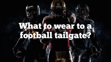 What to wear to a football tailgate?