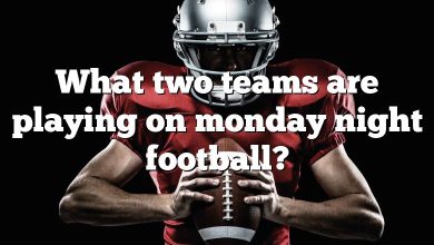What two teams are playing on monday night football?