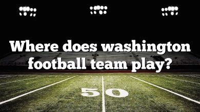 Where does washington football team play?