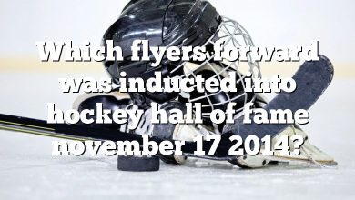 Which flyers forward was inducted into hockey hall of fame november 17 2014?