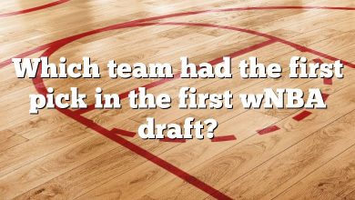 Which team had the first pick in the first wNBA draft?