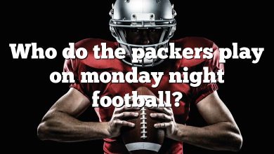 Who do the packers play on monday night football?