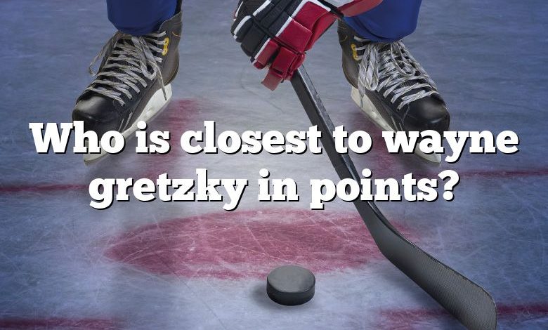 Who is closest to wayne gretzky in points?