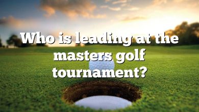 Who is leading at the masters golf tournament?