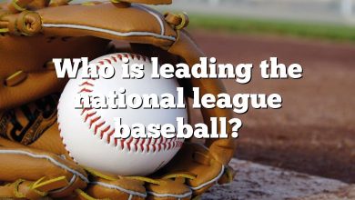 Who is leading the national league baseball?