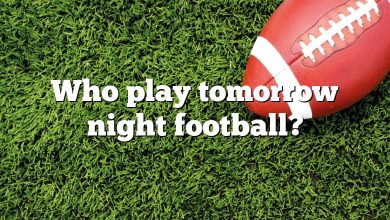 Who play tomorrow night football?