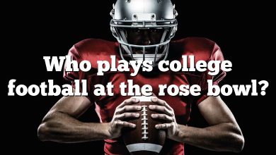 Who plays college football at the rose bowl?