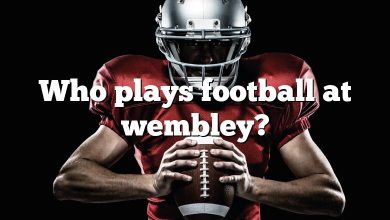 Who plays football at wembley?