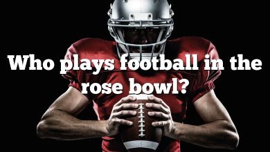 Who plays football in the rose bowl?