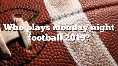 Who plays monday night football 2019?