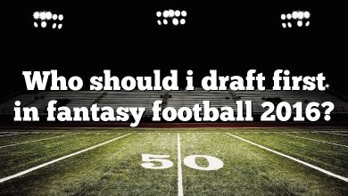 Who should i draft first in fantasy football 2016?