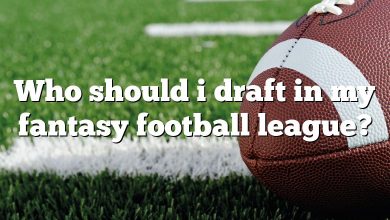 Who should i draft in my fantasy football league?