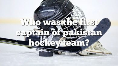 Who was the first captain of pakistan hockey team?