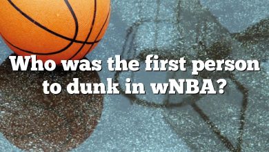 Who was the first person to dunk in wNBA?