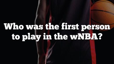 Who was the first person to play in the wNBA?