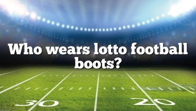 Who wears lotto football boots?