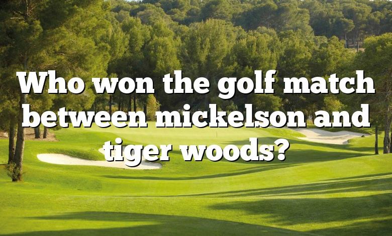 Who won the golf match between mickelson and tiger woods?