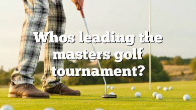 Whos leading the masters golf tournament?