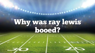 Why was ray lewis booed?