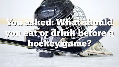 You asked: What should you eat or drink before a hockey game?
